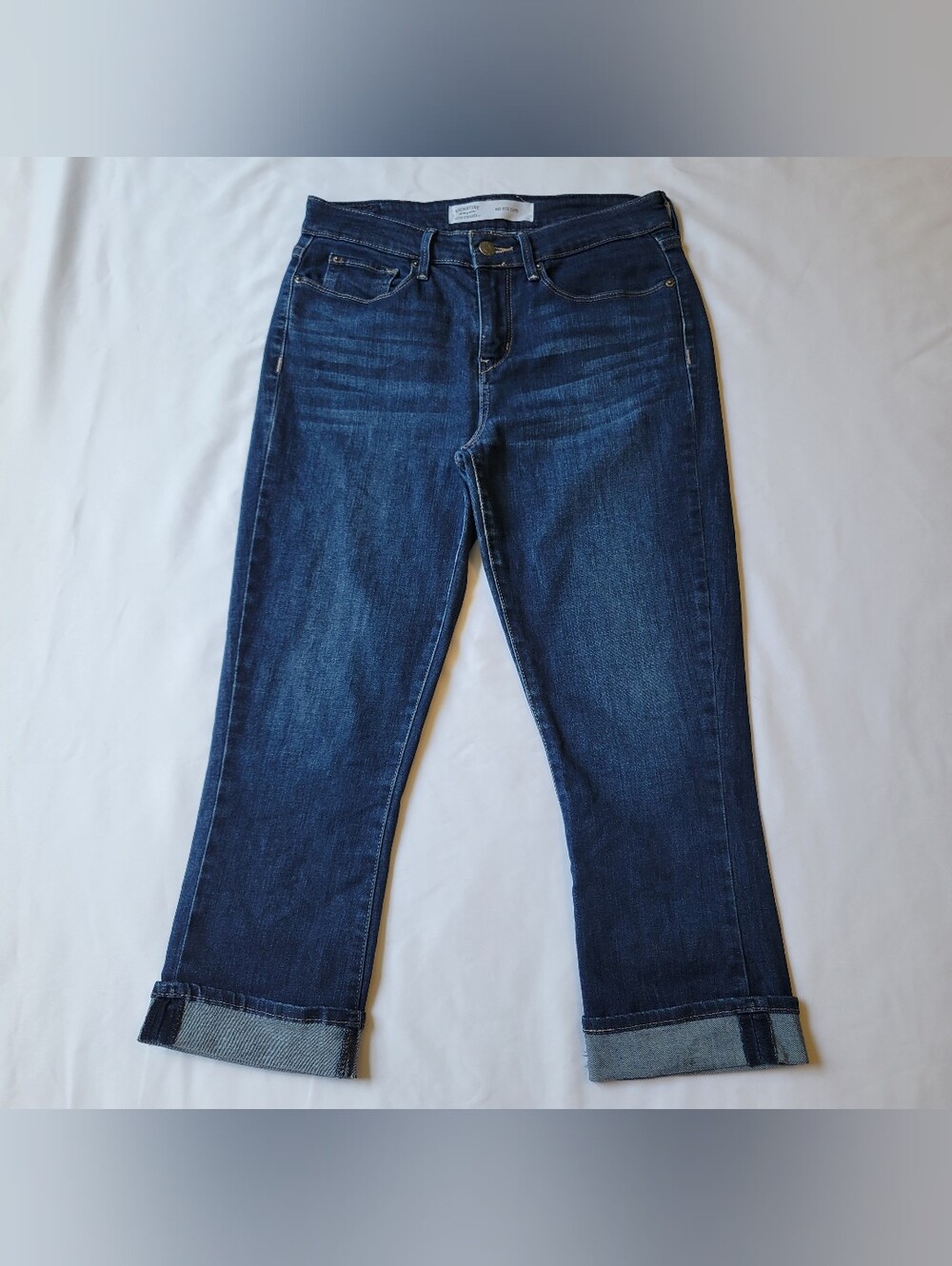 Signature by Levi Strauss & Co. Women's Mid Rise Dark Wash Capri 6 - W 28